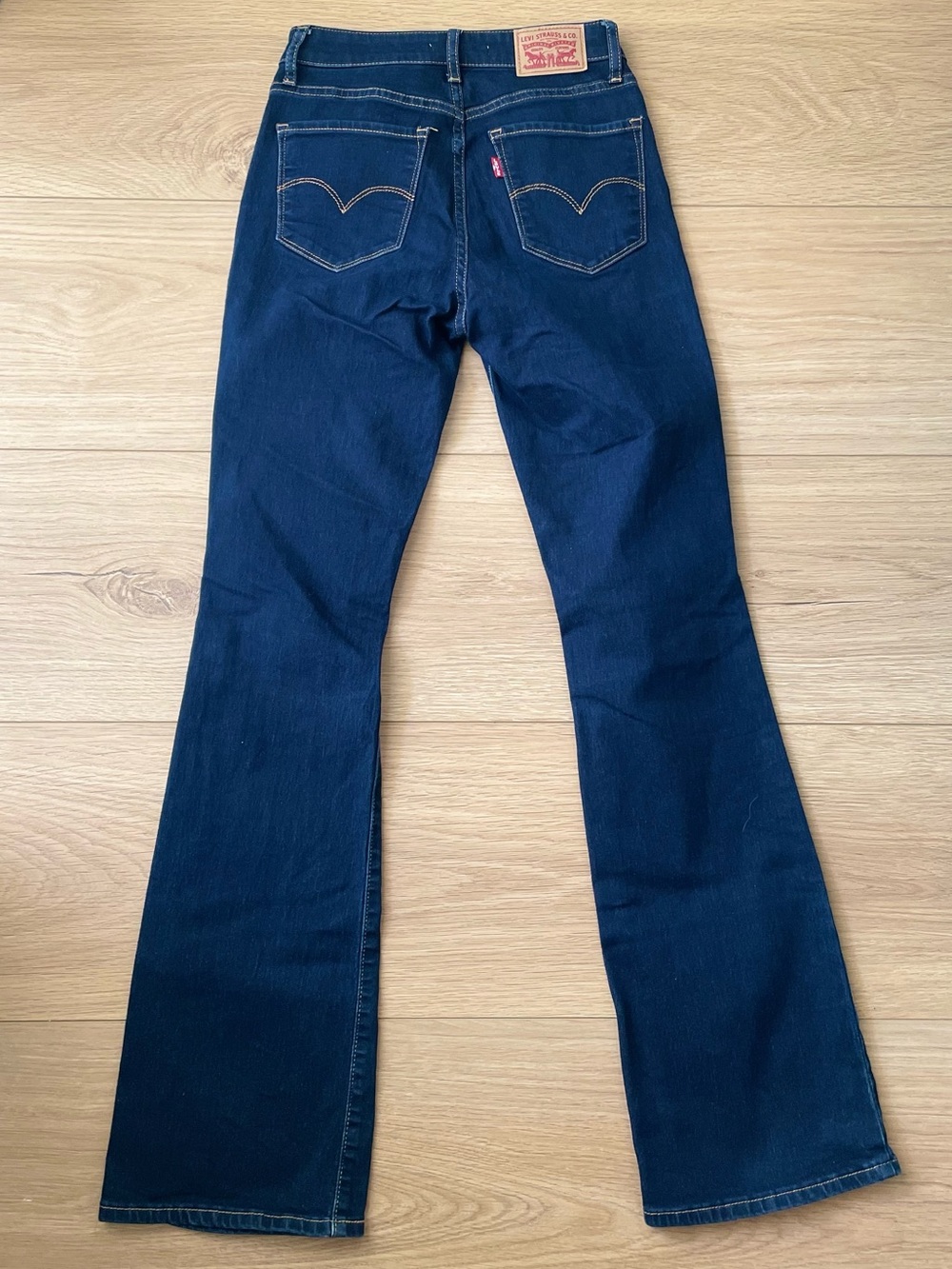 Levi's 725 High Rise Bootcut Jeans - size 25